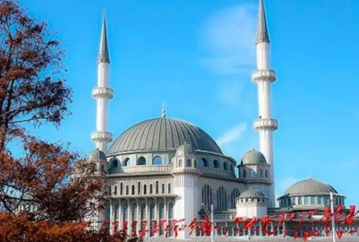 Taksim Camisinin Özellikleri ve Namaz Kapasitesi!