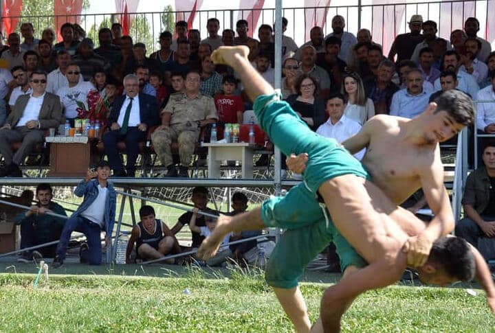 Farklı Ülkelerden Güreşçilerin Katıldığı Pasinler Karakucak Güreşleri Nefes Kesti!