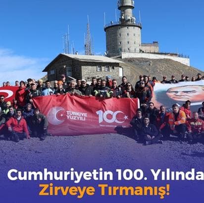 Cumhuriyetin 100. Yılı anısına Palandöken Dağı’na zirve yürüyüşü yapıldı!