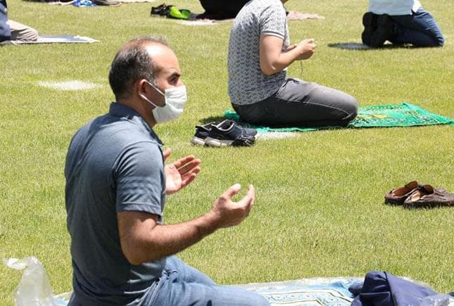 Erzurum'da 74 Gündür Hasreti Çekilen Cuma Namazından Kareler!