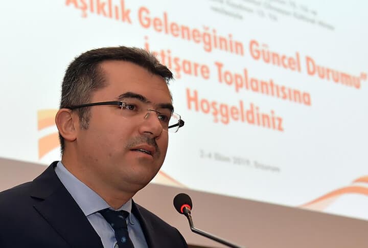 Vali Memiş: Aşıklar, Geçmişin Facebook ve Twitter'i Gibiydi!