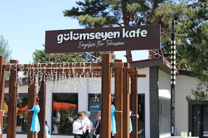 Gülümseyen Kafe