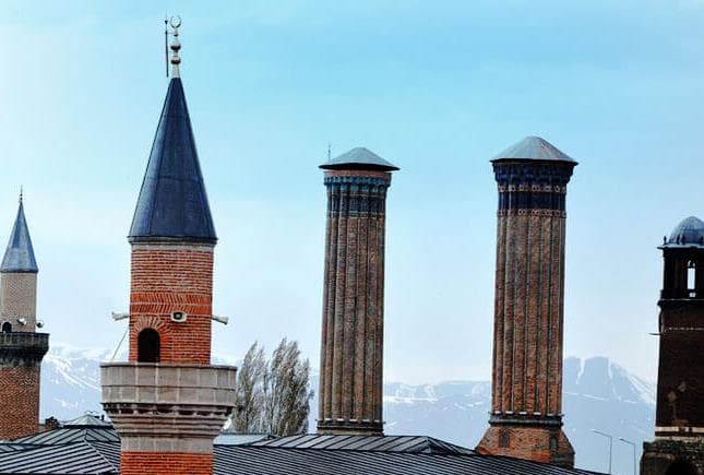 Tarih Kokan Şehir Erzurum'da Beş Minare ve Sırları...