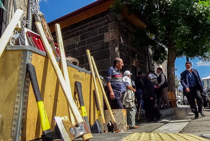 Erzurum'da, Kurban Bıçağı ve Kütüğünün Satıldığı Yer!