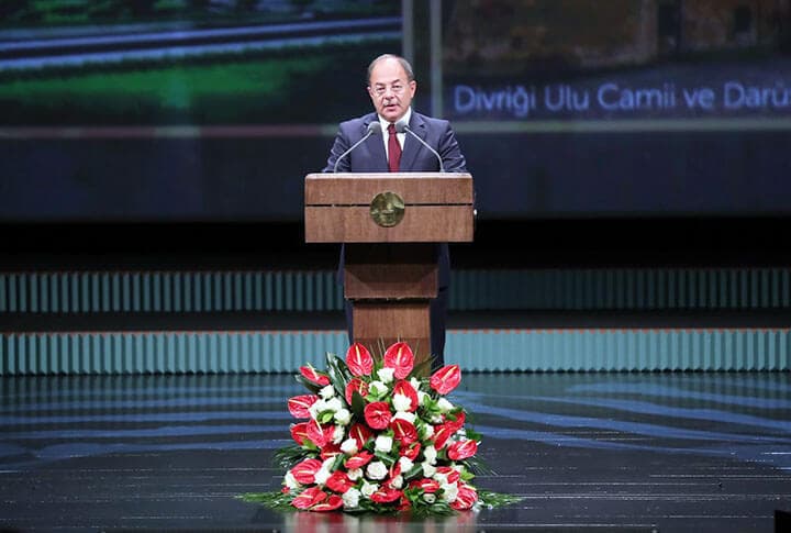 Sağlık Bakanlığı İle Türkiye'de Bir Çok İlke İmza Atan Recep Akdağ