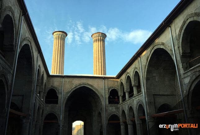 Selçukluların En Önemli Eserlerinden Çifte Minareli Medrese