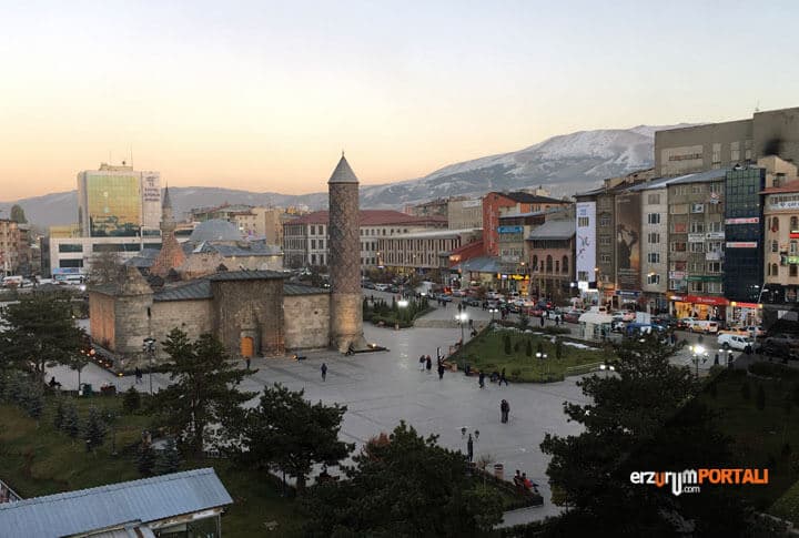 Yakutiye Meydanı'nın Yıllar Önceki Haline Göre Değişimine Çok Şaşıracaksınız