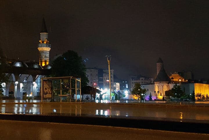 Erzurum'a Özgü Olan "işfe' lena" duası ile Teravih Namazı