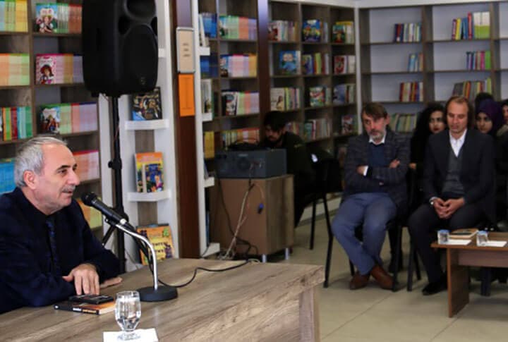 Kitap Yazarıyla, Yazar Okuruyla Buluşuyor!