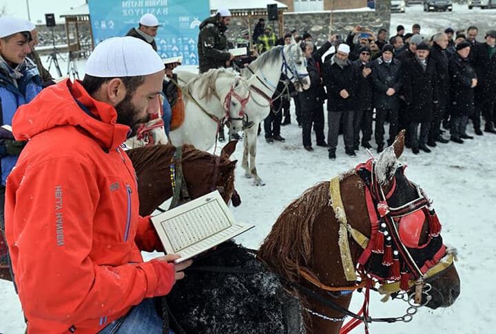 Binbir Hatimler Erzurum'da, At Sırtında Okunmaya Başladı!
