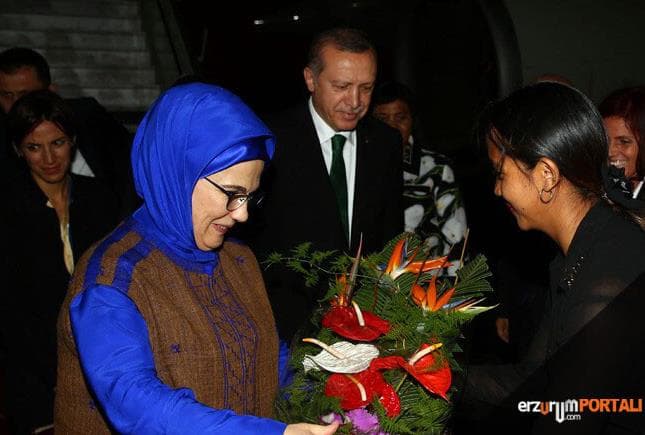 Emine Erdoğan Madagaskar'da Erzurum Yöresel Kıyafetleriyle