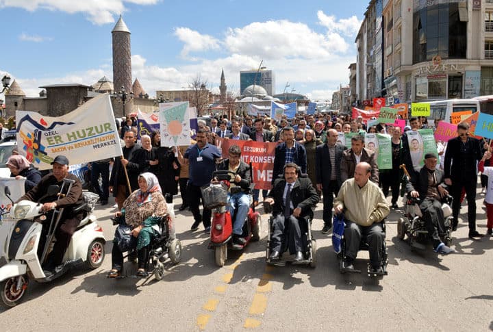 Erzurum'da Farkındalık Yürüyüşü