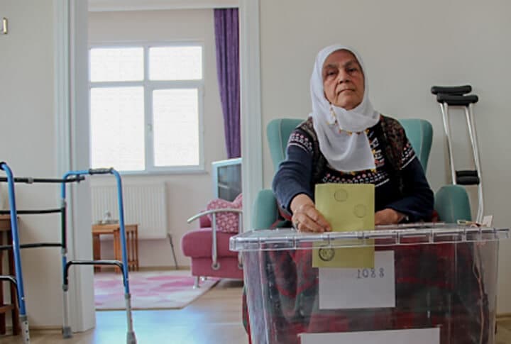Sandık Eve Geliyor!