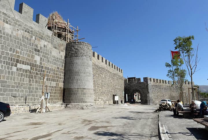 Erzurum Kalesinin Artık Burçları Var!