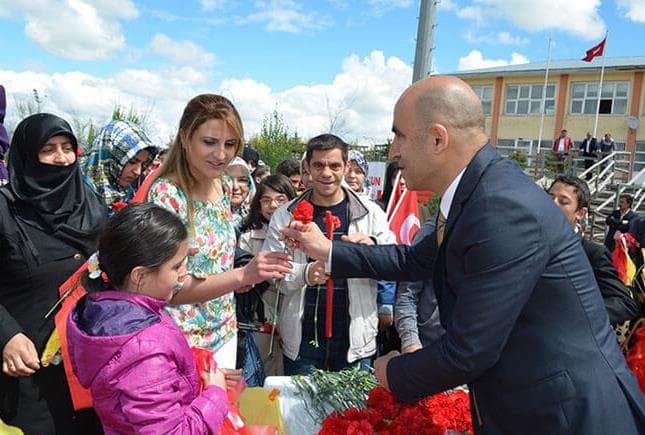 Bütün Engelli Çocukların Annelerini Yılın Annesi Seçildi