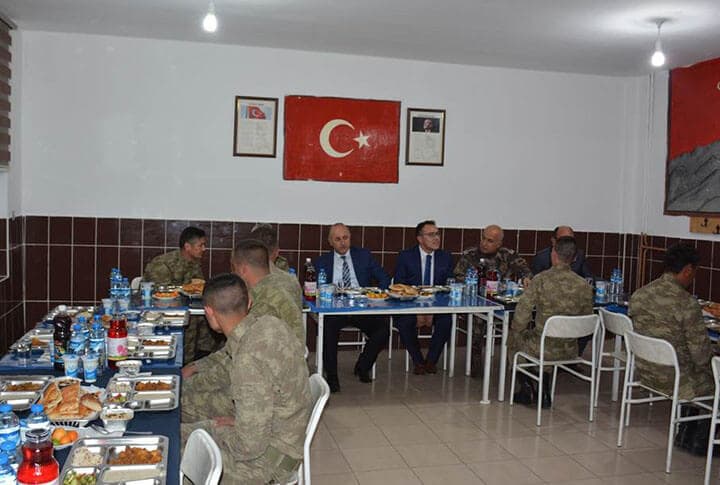 Tekman'da Mehmetçikle İftar