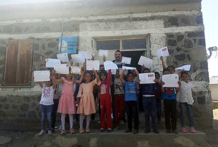 Erzurum'da 160 Bin Ögrencinin Karne Heyecanindan Sosyal Medyaya Yansiyanlar!