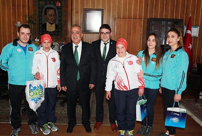 Otistik Milli Kayakçı Olarak Tarihe Geçen Sporcularımız Üniversitede