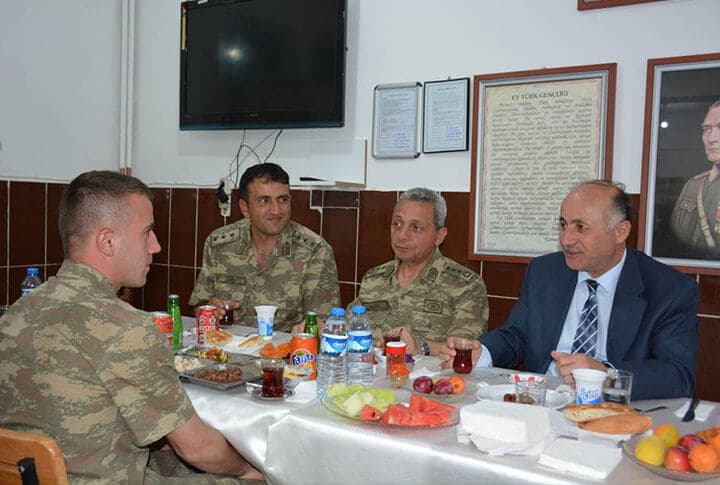 Karayazı'da Karakolda Mehmetçikle İftar