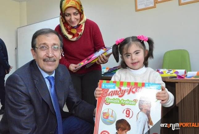 Minik Öğrencilerin Karne Heyecanı