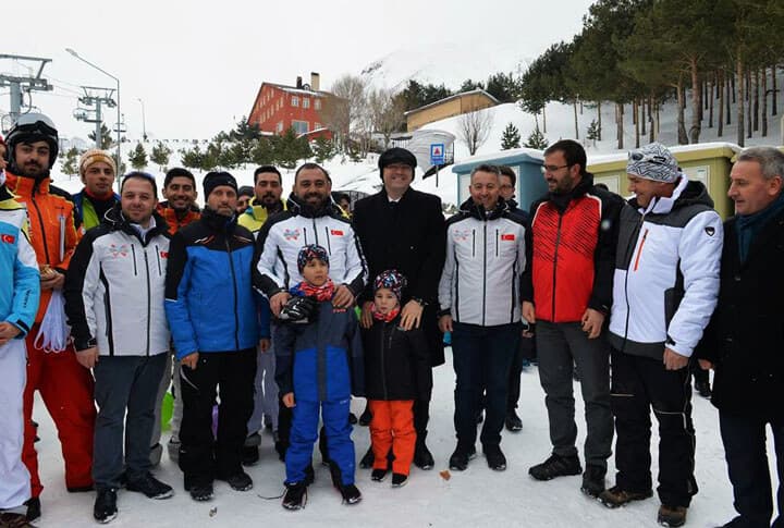 Asrın Güreşçisi Hamza Yerlikaya'nın Kayak Tercihi Erzurum Palandöken Oldu!