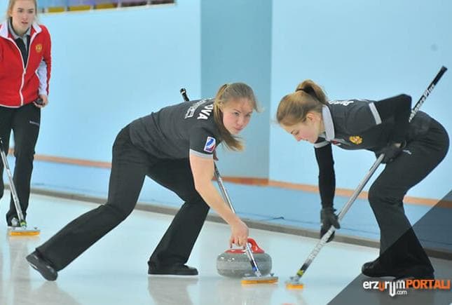 Curling'de Seyirciler Hop Oturdu Hop Kalktı!