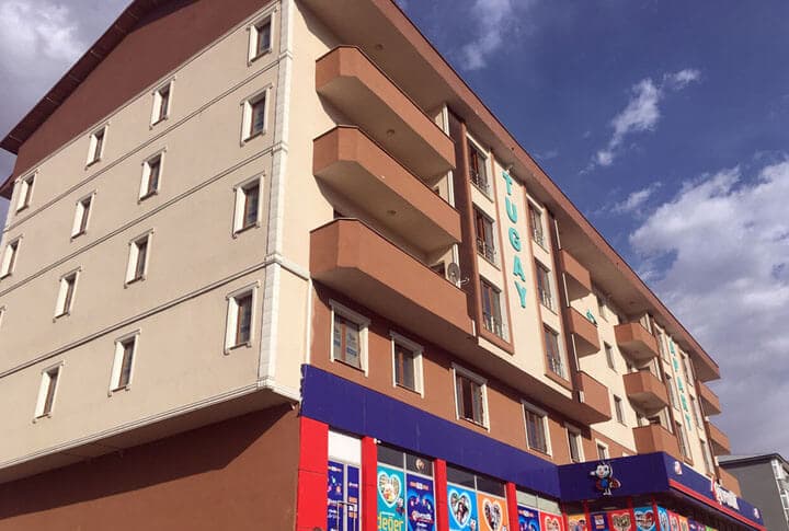 Tugay Bayan Apart