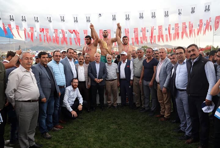 Başpehlivanı Rıza Yıldırım'ın Olduğu 6. Uluslararası Karakucak Güreşlerinden Kareler!