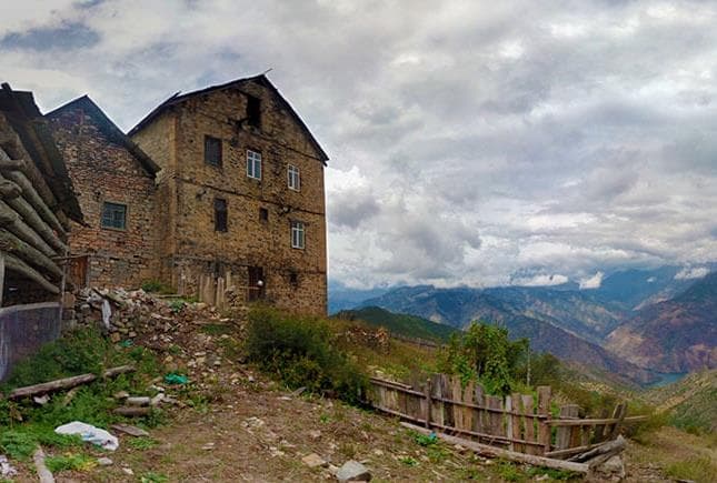 İspir'in Garmirik Köyü, Masalsı Yaşam İçerisinde Koşturan Dağ Keçileri ile Çok Farklı!