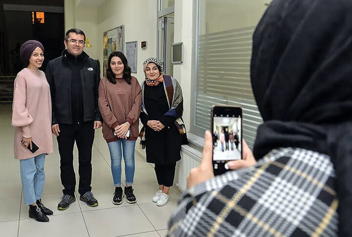 Vali Kız Yurdunu Ziyaretinde Hatıralarını Anlattı Ve Duygulandırdı!