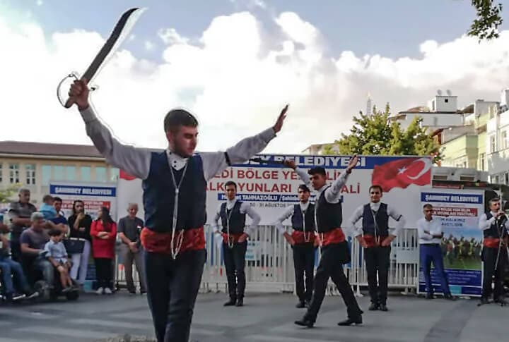 Gaziantep'te Erzurum Bar Ekibi Kılıç'la Sahne Aldı!