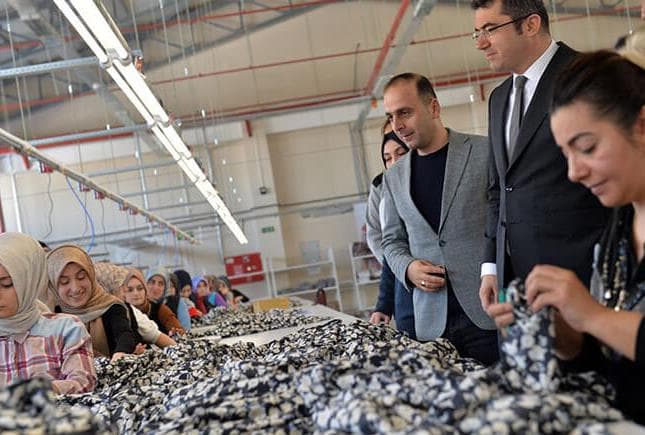 Erzurum Valisi İlk Etapta 300 Kadının Çalıştığı Tekstilkentte!