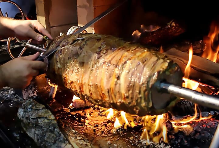 Türkiye Sınırlarını Aşan Lezzet Koç Cağ Kebap Palandöken'e Çok Yakın!