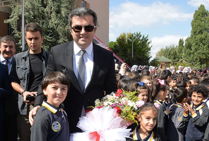 Öğretmenler Bütün Çocuklara Eşit Mesafede Olmak Zorundasınız!