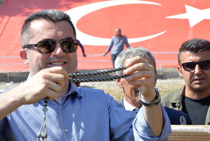Valiye Oltu'da Tespih Hediyesi, Akıllarda,Kendine Ayak Uyduramayanlar İçin 'Ya Sabır Mı' Çekecek?