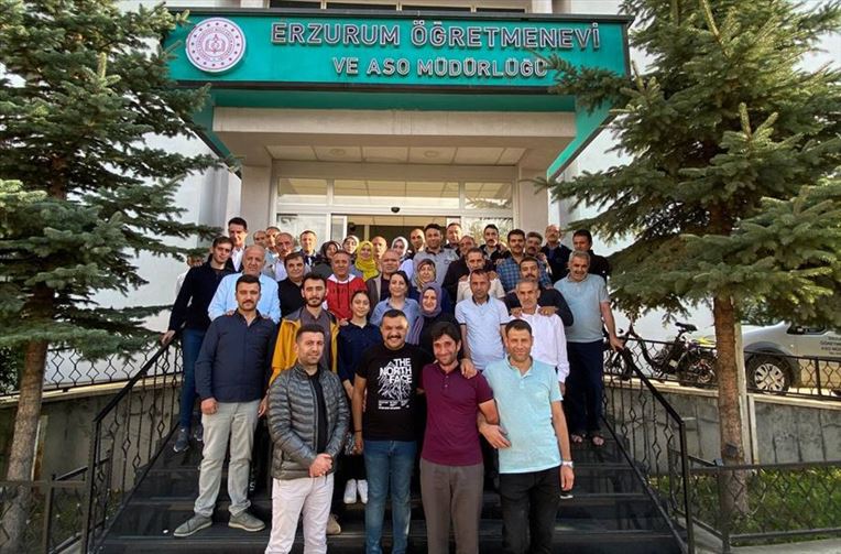 Erzurum Öğretmen Evi Çalışanları Müdürleri Abdullah Nehir'i Uğurladı!
