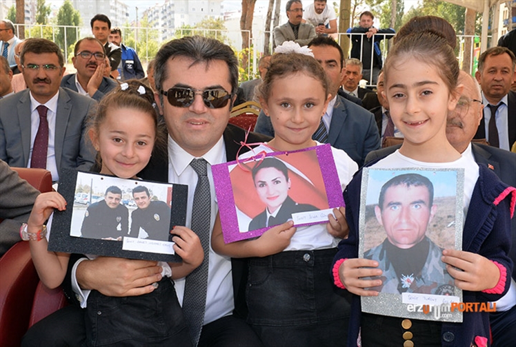 Öğretmenler Bütün Çocuklara Eşit Mesafede Olmak Zorundasınız!