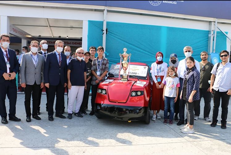 İmam Hatip Öğrencilerinin Tasarım Ödülü Alan Elektrikli Aracı Dadaş
