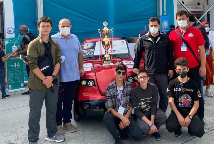 İmam Hatip Öğrencilerinin Tasarım Ödülü Alan Elektrikli Aracı Dadaş