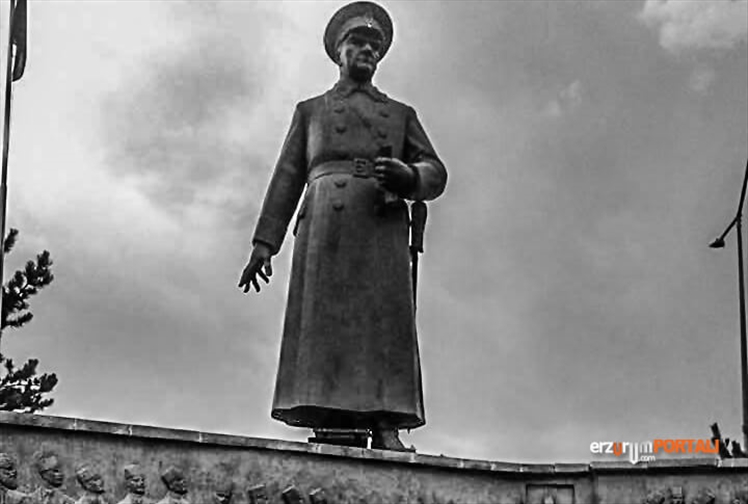 Erzurum Havuzbaşı Atatürk Anıtı 