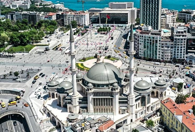 Taksim Camisi