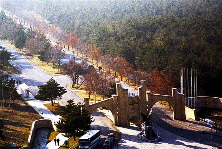 Atatürk Üniversitesi Kampüs Girişi