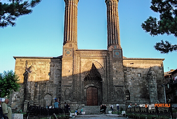 Çifte Minareli Medrese Çeşmesine Ne Oldu!