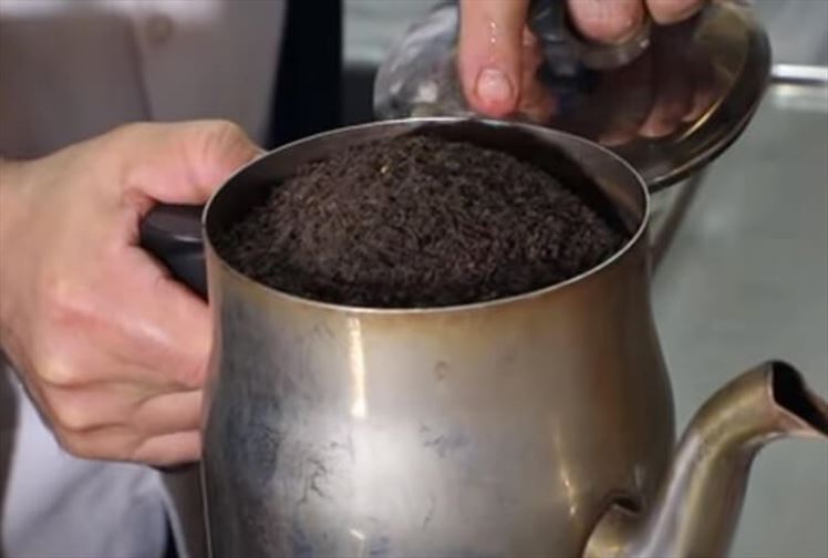 Soğuk Su ile Çay Demlendiğini Duydunuz Mu? Erzurum’da Demlenen Soğuk Çay Detayları