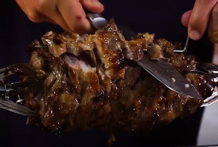 Ünlü Şef Danilo Zanna ile Evde Cağ Kebabı Yapmak İster Misiniz? İşte Evde Cağ Kebap Tarifi!