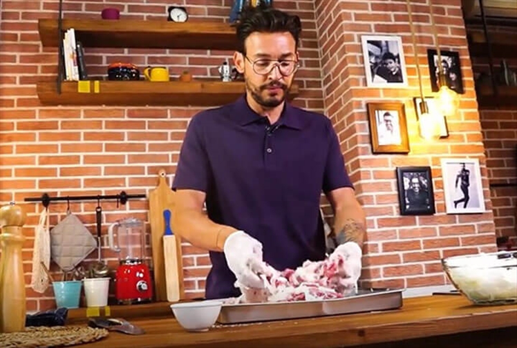 Ünlü Şef Danilo Zanna ile Evde Cağ Kebabı Yapmak İster Misiniz? İşte Evde Cağ Kebap Tarifi!