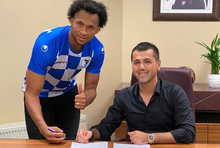 Erzurumspor Süper Lig'in İlk Transferini Yaptı!
