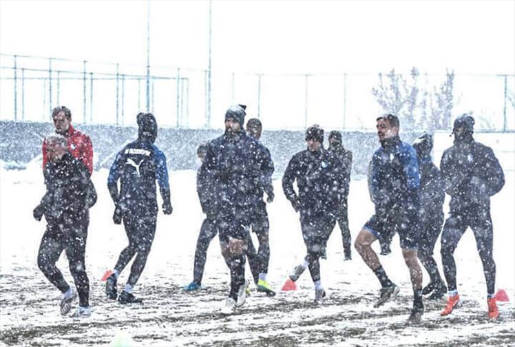 Erzurumspor Çok Hırslı, Kar ve Tipi Antrenmanlara Engel Olmuyor