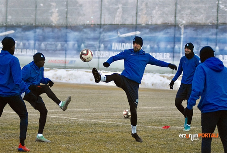 Erzurumspor Soğuk Hava Dinlemiyor Giresunspor'a Bileniyor!