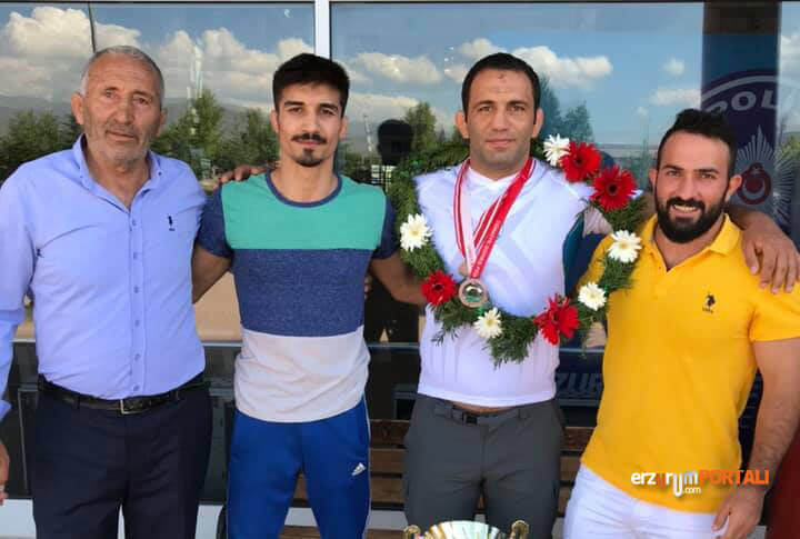 Erzurumlu Güreşçi Memleketinde